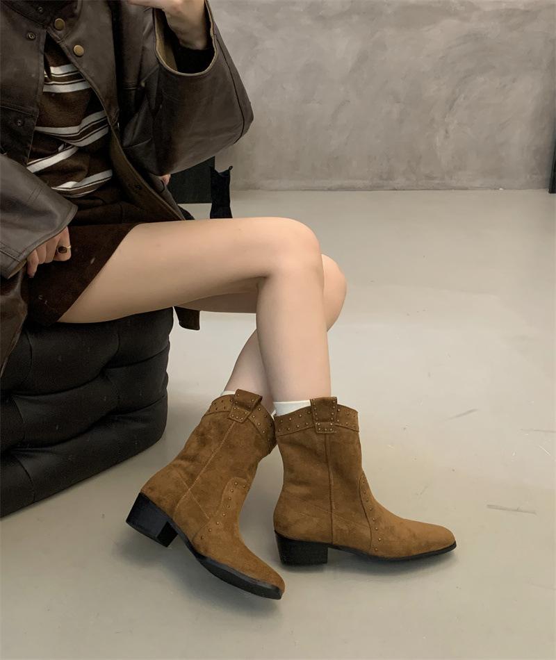 Autumn and winter square head Mori western boots 2025 new temperament willow nail V-mouth thick heel thin short boots 39 верблюд
Autumn and winter square head Mori western boots 2025 new temperament willow nail V-mouth thick heel thin short boots 39 верблюд