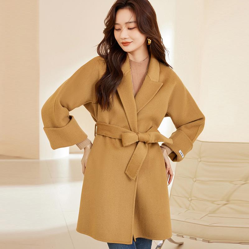 Women s Mid-Length Double-Faced Wool Coat - Loose, Slimming Bathrobe Style for Autumn/Winter S (up to 57.5 kg)
Women s Mid-Length Double-Faced Wool Coat - Loose, Slimming Bathrobe Style for Autumn/Winter S (up to 57.5 kg)