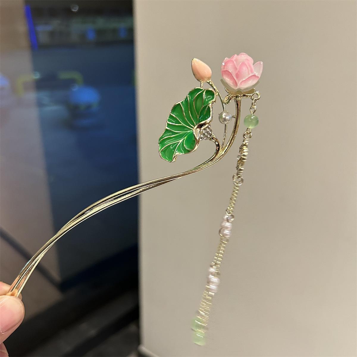 Заколка для волос с кисточкой Фея Лотоса для девочек, имитация семенной коробочки лотоса, шпилька для волос из металла, не выцветает, аксессуары для волос, заколки для волос для ханьфу, 1 шт.
Заколка для волос с кисточкой Фея Лотоса для девочек, имитация семенной коробочки лотоса, шпилька для волос из металла, не выцветает, аксессуары для волос, заколки для волос для ханьфу, 1 шт.