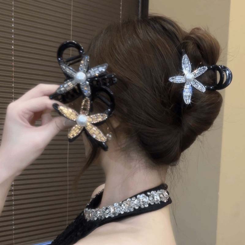 Luxury Rhinestone Flower Hair Claw Clip for Women Elegant Black Hair Crabs Ponytail Hair Clips Headwear Hair Accessories
Luxury Rhinestone Flower Hair Claw Clip for Women Elegant Black Hair Crabs Ponytail Hair Clips Headwear Hair Accessories