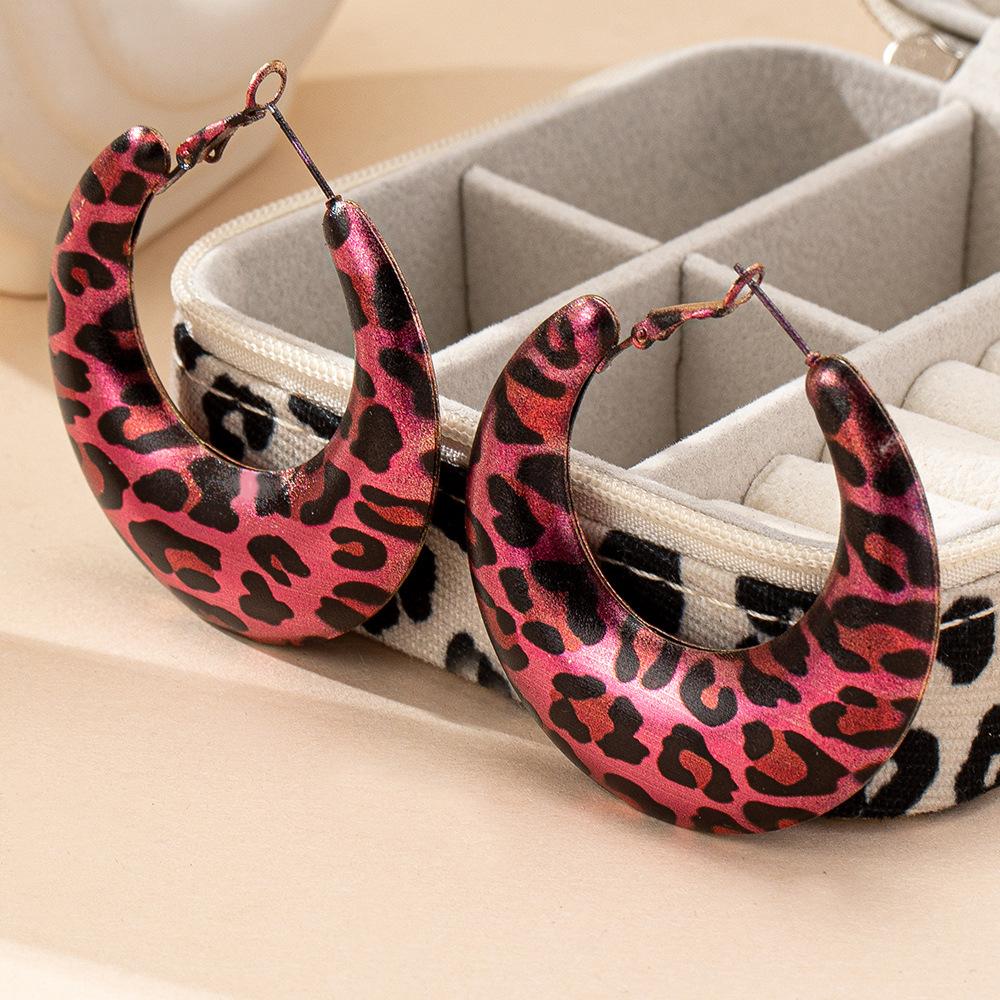 Европейские и американские тренды Зимние серьги-пусеты с леопардовым принтом, геометрической овальной формы, женские, универсальные, классические
Европейские и американские тренды Зимние серьги-пусеты с леопардовым принтом, геометрической овальной формы, женские, универсальные, классические