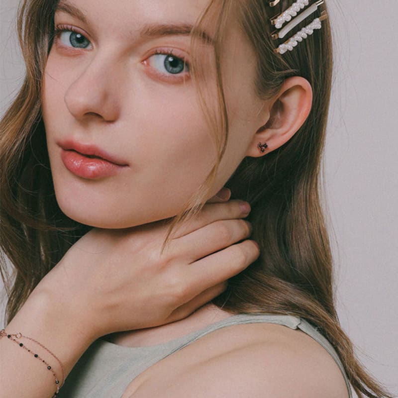 J.Lauren Twisted Pearl Bobby Pin Set H01380-1 single type
J.Lauren Twisted Pearl Bobby Pin Set H01380-1 single type