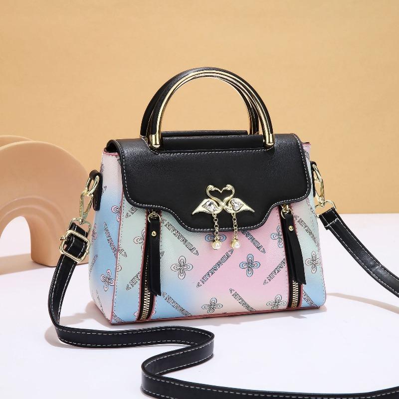 Women s summer new fashion color portable shoulder bag women s versatile large capacity popular messenger small square bag
Women s summer new fashion color portable shoulder bag women s versatile large capacity popular messenger small square bag