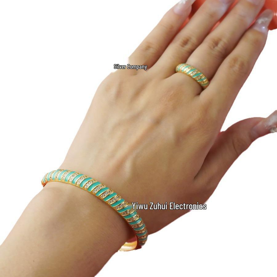 Women s Retro Ethnic Copper Bracelet with Unique Drop Oil Design - Elegant Court-Style Fashion Accessory 24080905
Women s Retro Ethnic Copper Bracelet with Unique Drop Oil Design - Elegant Court-Style Fashion Accessory 24080905