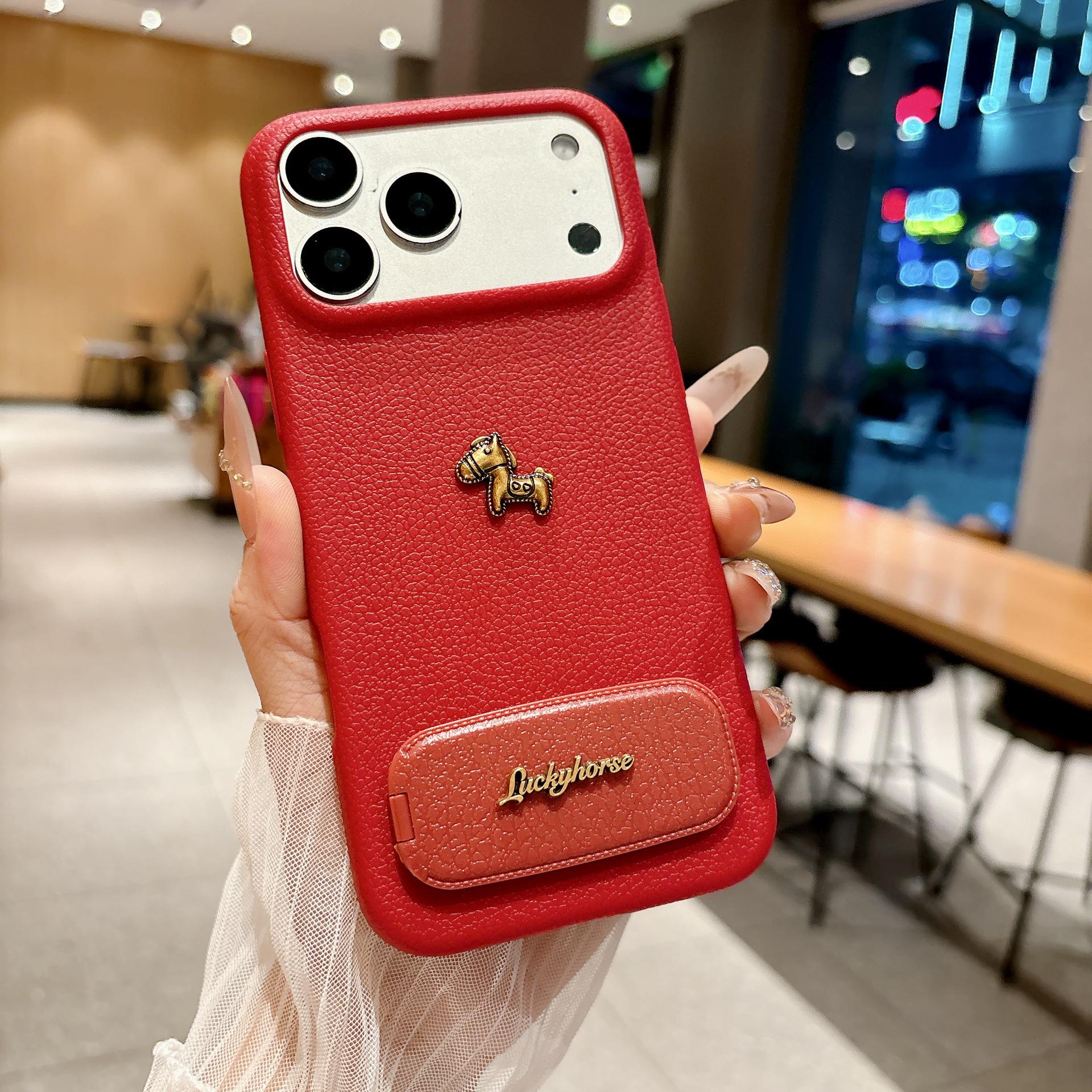 Apple 17 Leather Grain Phone Case with Fashionable 3D Golden Pony Stand, Full Coverage Soft Protective Case for iPhone 16 14 красный
Apple 17 Leather Grain Phone Case with Fashionable 3D Golden Pony Stand, Full Coverage Soft Protective Case for iPhone 16 14 красный