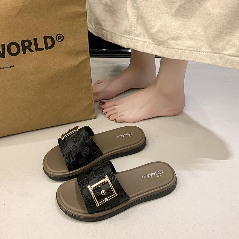 Large size slippers women s summer new flat-bottomed slippers metal belt buckle outside wear one-word cool slippers 36
Large size slippers women s summer new flat-bottomed slippers metal belt buckle outside wear one-word cool slippers 36