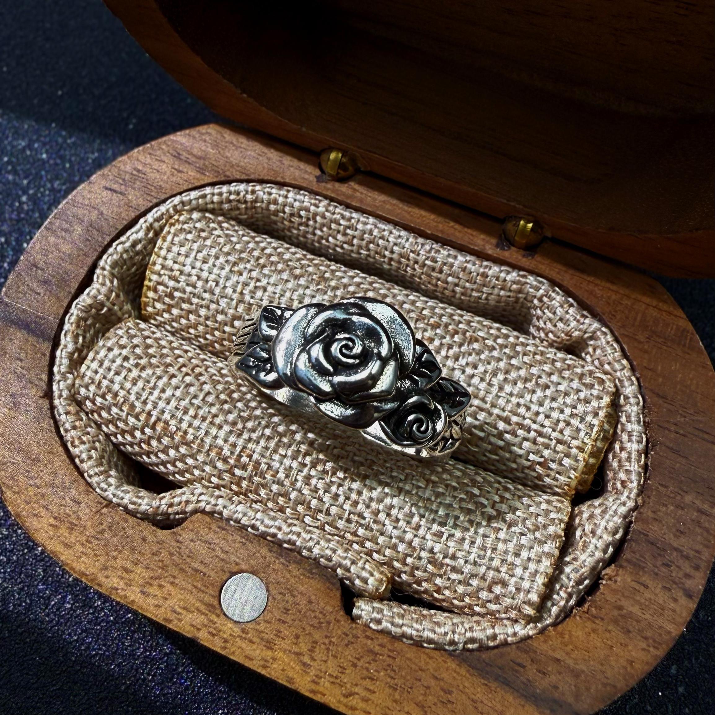 Retro Rose Flower Adjustable Open Ring for Women Men Silver-plated Copper Punk Gothic Edgy Jewelry Unisex Accessories Love Gift One Size ярко-розовый
Retro Rose Flower Adjustable Open Ring for Women Men Silver-plated Copper Punk Gothic Edgy Jewelry Unisex Accessories Love Gift One Size ярко-розовый