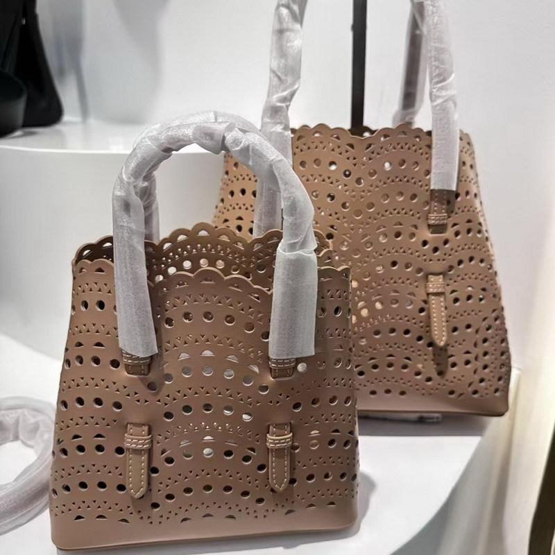 New cowhide leather high-end hollow vegetable basket bucket bag tote bag one shoulder crossbody handbag women 17.5cm*16cm*9cm абрикосовий
New cowhide leather high-end hollow vegetable basket bucket bag tote bag one shoulder crossbody handbag women 17.5cm*16cm*9cm абрикосовий