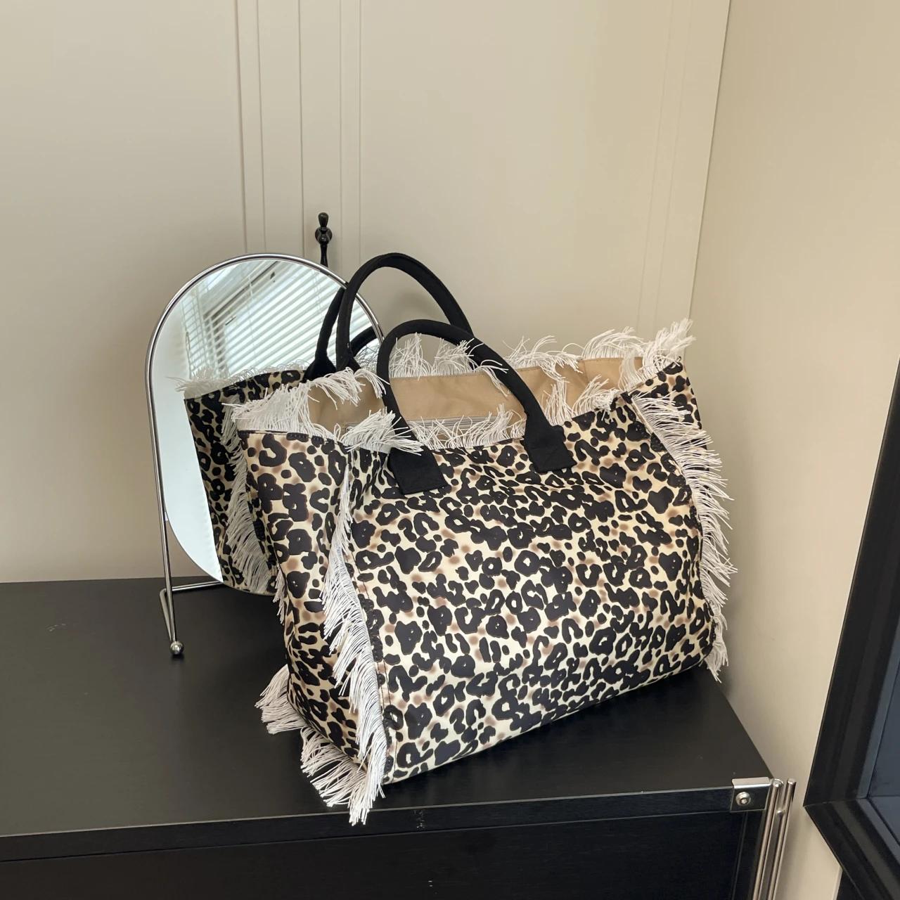 Commuting Leopard Print Large Capacity Canvas Sweet Shoulder Bags 2026 High Quality Casual Beach Vacati Basic Style Handbags леопардовий
Commuting Leopard Print Large Capacity Canvas Sweet Shoulder Bags 2026 High Quality Casual Beach Vacati Basic Style Handbags леопардовий