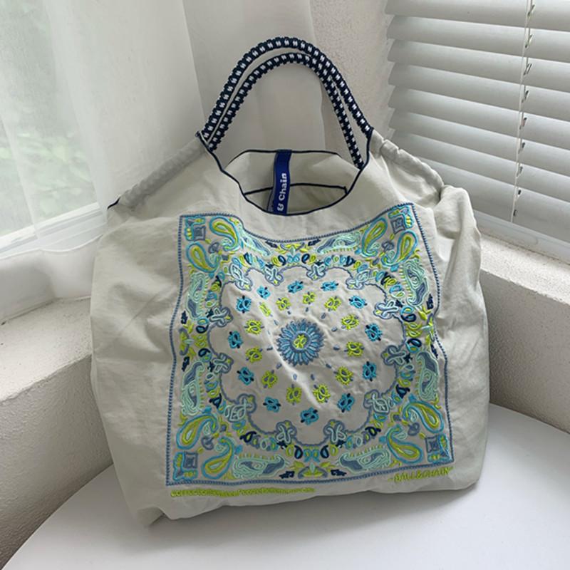 Женская сумка-тоут из холста с вышивкой «Цветок кешью» и нейлоновая сумка через плечо – складная и портативная сумка через плечо Large
Женская сумка-тоут из холста с вышивкой «Цветок кешью» и нейлоновая сумка через плечо – складная и портативная сумка через плечо Large