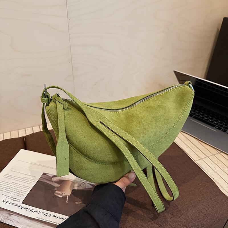 Frosted retro bag women s large-capacity new autumn and winter niche one-shoulder messenger bag saddle dumpling bag зелёный
Frosted retro bag women s large-capacity new autumn and winter niche one-shoulder messenger bag saddle dumpling bag зелёный