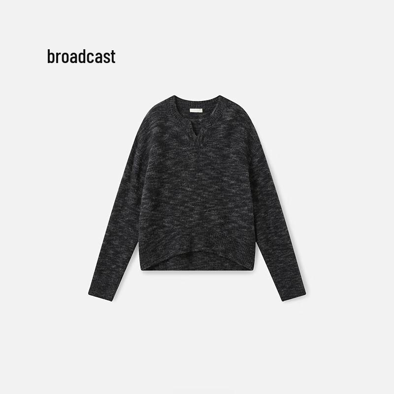 Жіночий в язаний светр вільного крою з V-подібним вирізом S
Жіночий в язаний светр вільного крою з V-подібним вирізом S