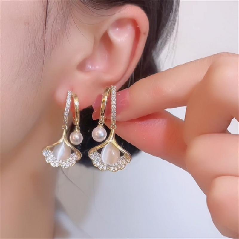 Серьги-кольца из гинкго с опаловым кристаллом и жемчугом для женщин, корейский креативный дизайн, темперамент, индивидуальность, ювелирные изделия, подарок девушке, Brincos золотой
Серьги-кольца из гинкго с опаловым кристаллом и жемчугом для женщин, корейский креативный дизайн, темперамент, индивидуальность, ювелирные изделия, подарок девушке, Brincos золотой