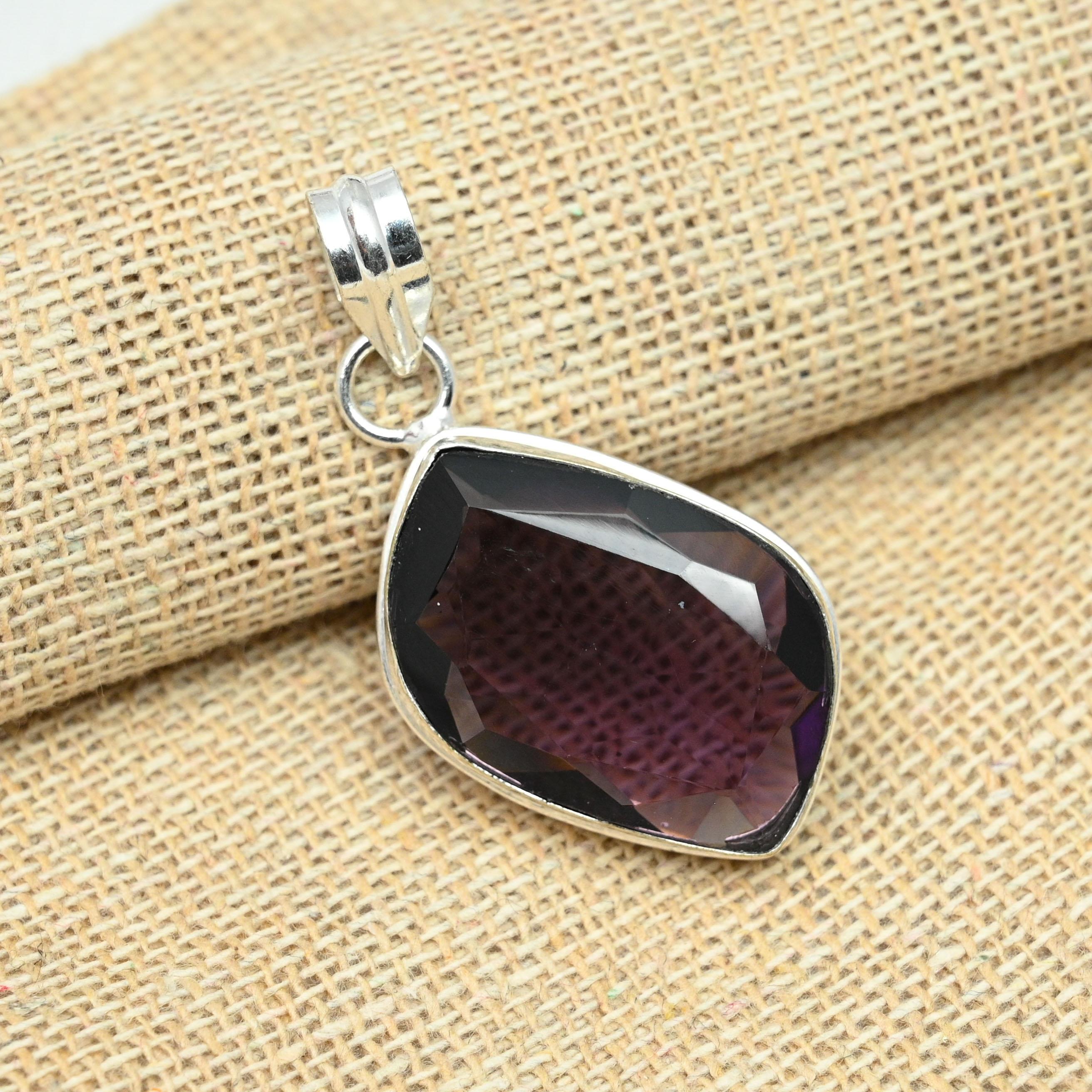 Аметист Драгоценный камень Стерлингового серебра 925 пробы Ювелирные изделия ручной работы Женский кулон для подарков 1.77 Inches фиолетовый
Аметист Драгоценный камень Стерлингового серебра 925 пробы Ювелирные изделия ручной работы Женский кулон для подарков 1.77 Inches фиолетовый