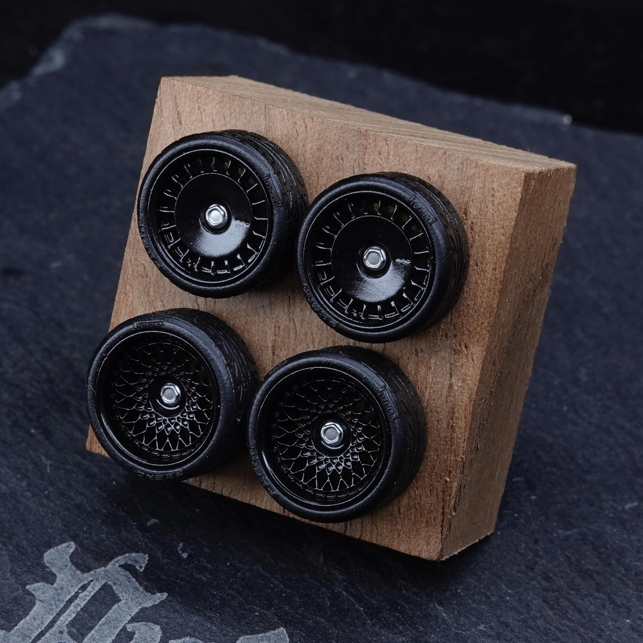 PuffStudio_1/64 Ковпак колеса 8.5/8.8мм Оригінальний стиль Колесо Підходить для аксесуарів для моделей автомобілів 1/64 Модифікація чорний
PuffStudio_1/64 Ковпак колеса 8.5/8.8мм Оригінальний стиль Колесо Підходить для аксесуарів для моделей автомобілів 1/64 Модифікація чорний