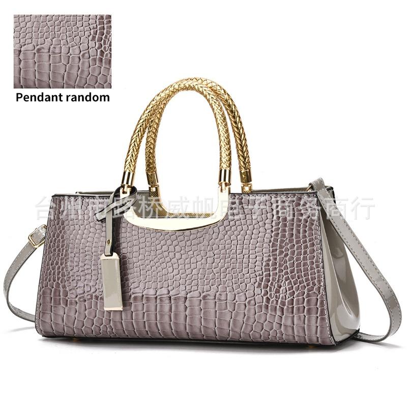 New largecapacity bag women s commuter handbag shoulder bag embossed bright leather diagonal span bag світло-сірого кольору
New largecapacity bag women s commuter handbag shoulder bag embossed bright leather diagonal span bag світло-сірого кольору