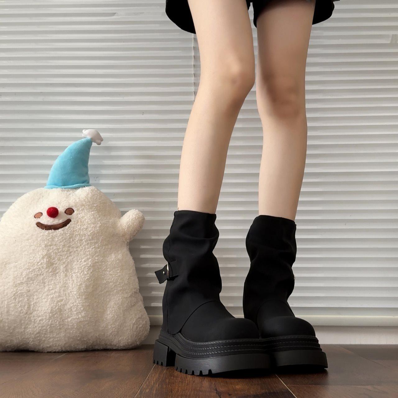 New wind platform 2025 short boots women s beauty brown stack Martin boots boots trouser tube rad knight boots autumn 39 чорний
New wind platform 2025 short boots women s beauty brown stack Martin boots boots trouser tube rad knight boots autumn 39 чорний