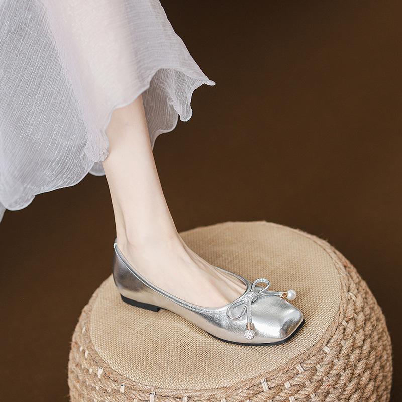 French gentle square head pearl flats women s 2025 new with skirt comfortable soft sole silver single shoes ballet shoes 34
French gentle square head pearl flats women s 2025 new with skirt comfortable soft sole silver single shoes ballet shoes 34