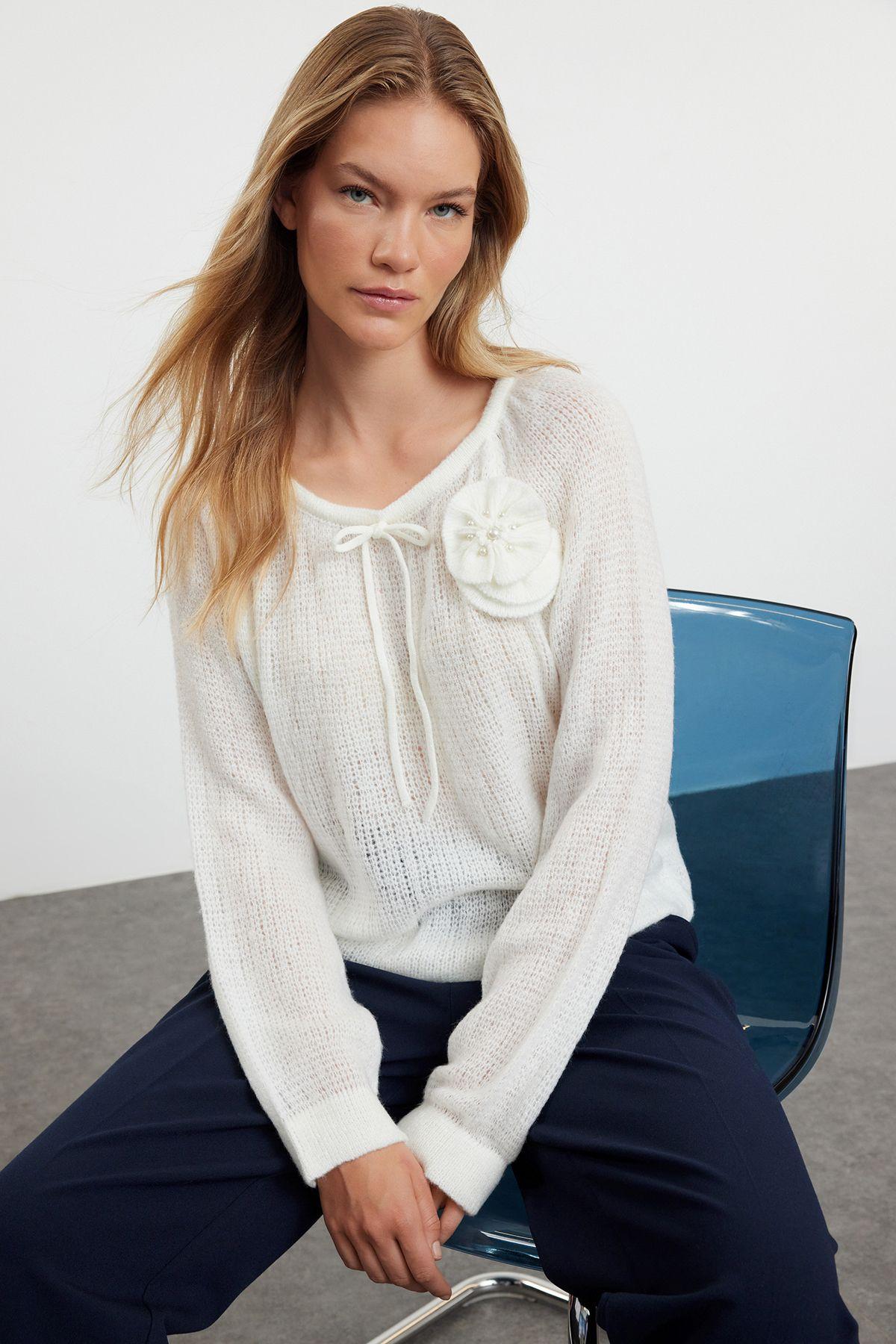 Women s Fashionable Stylish Sweater Ecru Soft Textured Transparent Rose Detailed Knitwear Sweater M
Women s Fashionable Stylish Sweater Ecru Soft Textured Transparent Rose Detailed Knitwear Sweater M