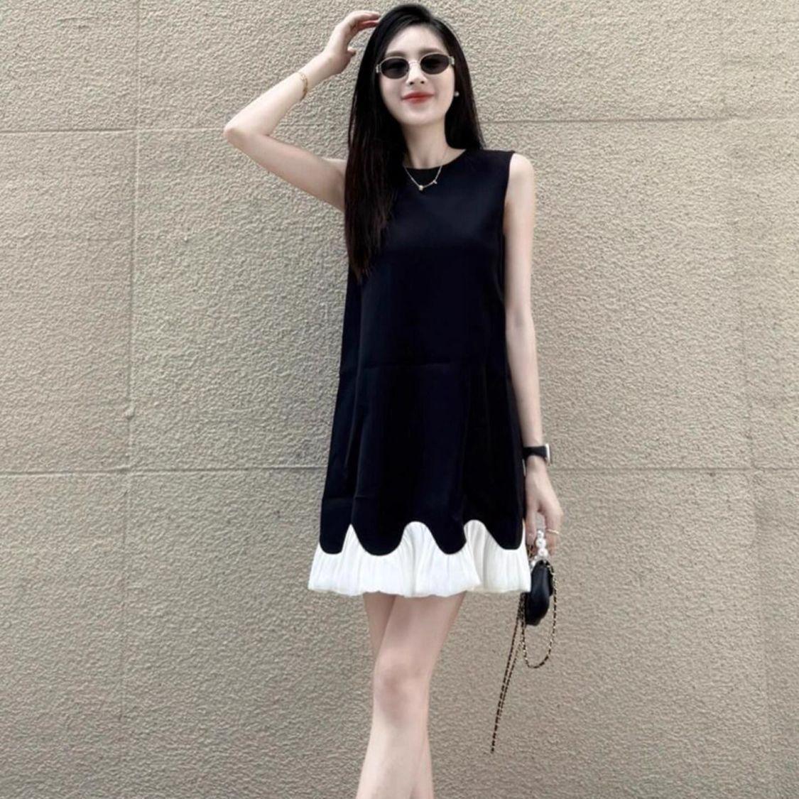 French Elegance: Black Patchwork Sleeveless A-line Dress - Summer Slimming Design M 95-105 jin чёрный
French Elegance: Black Patchwork Sleeveless A-line Dress - Summer Slimming Design M 95-105 jin чёрный