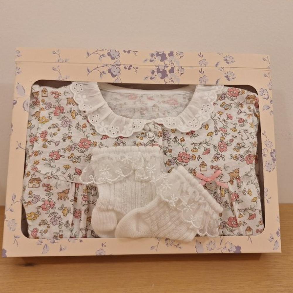 Mink Mui Romper Eyelet Lace Socks Set 36170 041 09 36170 011 05 WH/18 months (85)
Mink Mui Romper Eyelet Lace Socks Set 36170 041 09 36170 011 05 WH/18 months (85)