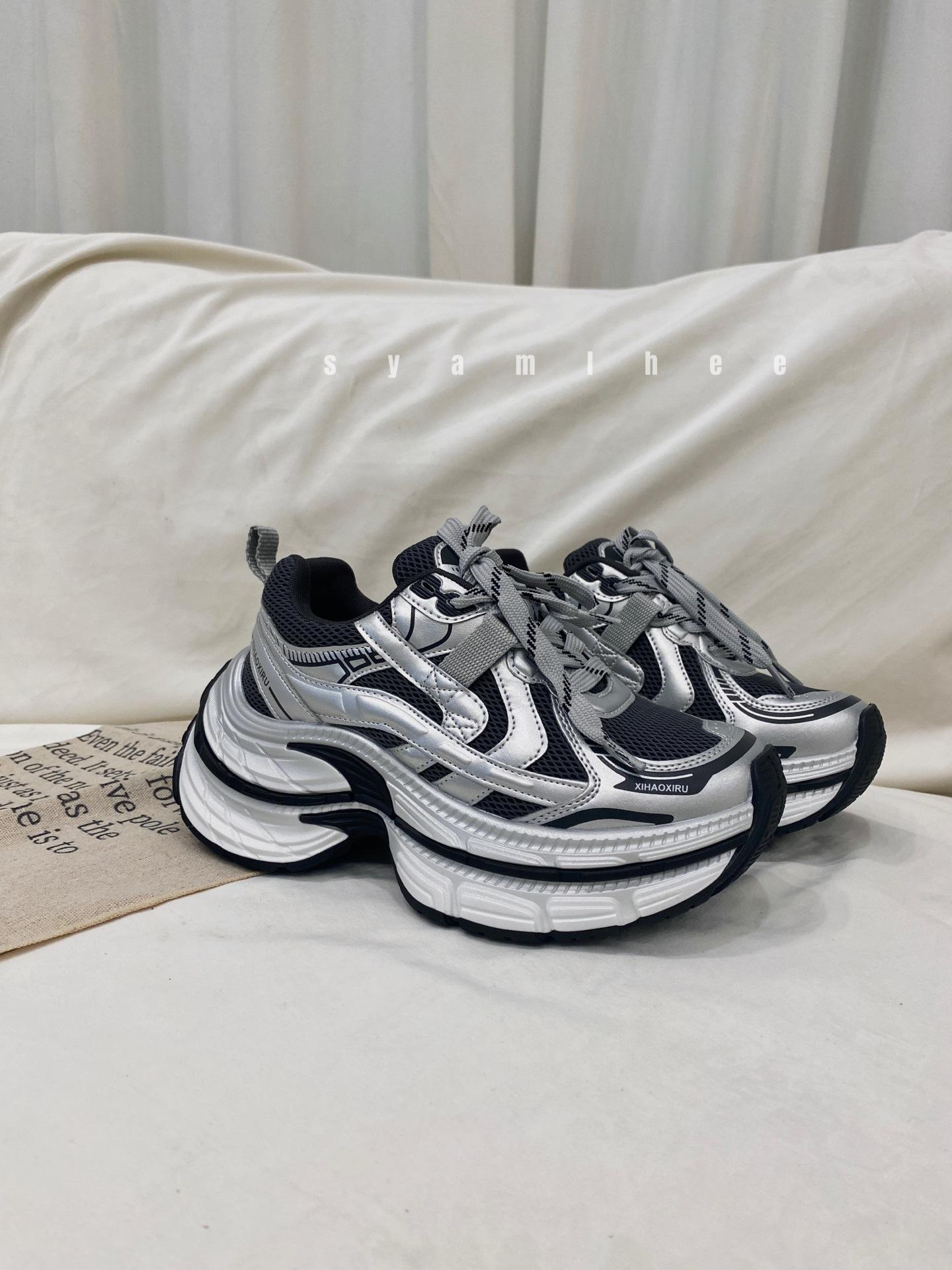 Mesh breathable silver dad shoes girl 2025 autumn new thick-soled versatile thin super fire sports casual shoes 35
Mesh breathable silver dad shoes girl 2025 autumn new thick-soled versatile thin super fire sports casual shoes 35