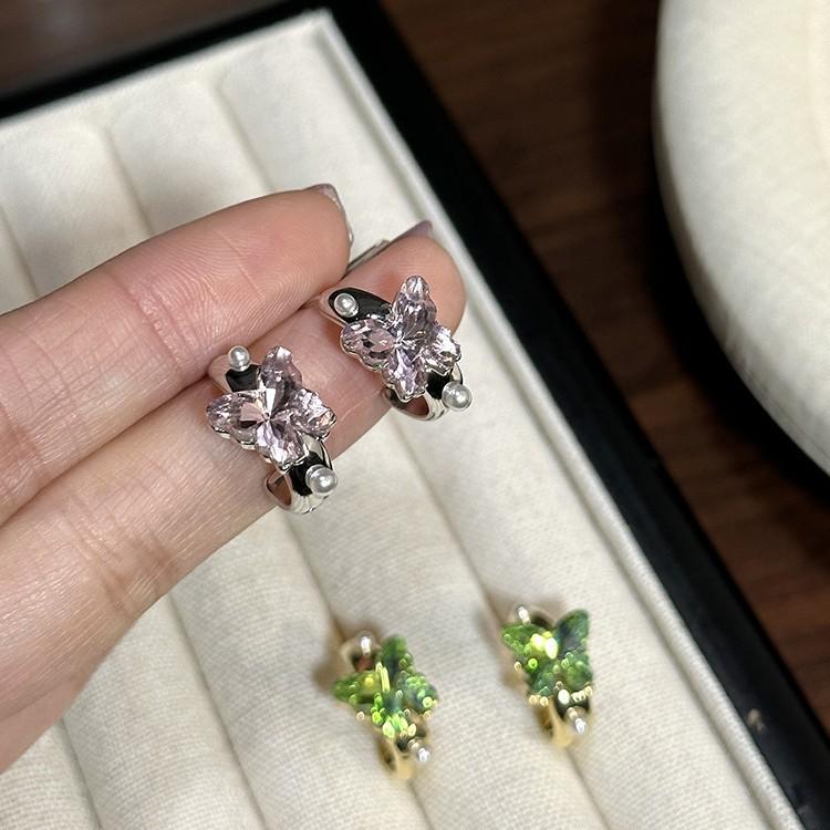 Korean sweet glass C-shaped butterfly earrings light luxury high-end earrings fresh fashion earrings niche design sense
Korean sweet glass C-shaped butterfly earrings light luxury high-end earrings fresh fashion earrings niche design sense