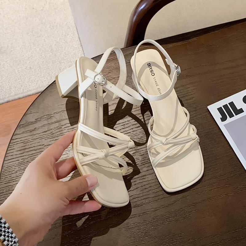 Жіночі сандалі літо нові квадратні підбори високі туфлі модні римські сандалі чорно-білі відкриті носки жінка тапочки жіноче взуття 40 чорний
Жіночі сандалі літо нові квадратні підбори високі туфлі модні римські сандалі чорно-білі відкриті носки жінка тапочки жіноче взуття 40 чорний