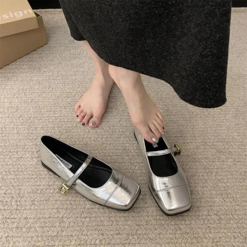 Silver Mary Jane shoes round head shallow mouth women s shoes spring new French evening breeze with skirt flat-soled single shoes 35
Silver Mary Jane shoes round head shallow mouth women s shoes spring new French evening breeze with skirt flat-soled single shoes 35