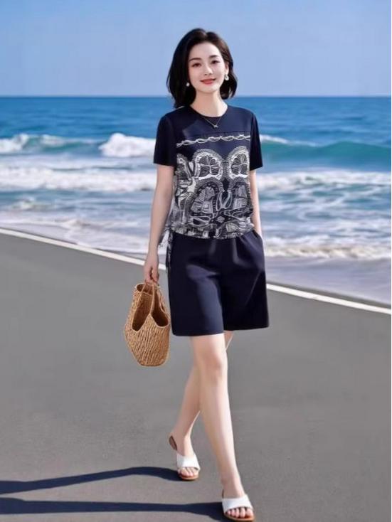 French Luxury Light Print Short-Sleeve Top & Shorts Summer 2026 Set M
French Luxury Light Print Short-Sleeve Top & Shorts Summer 2026 Set M