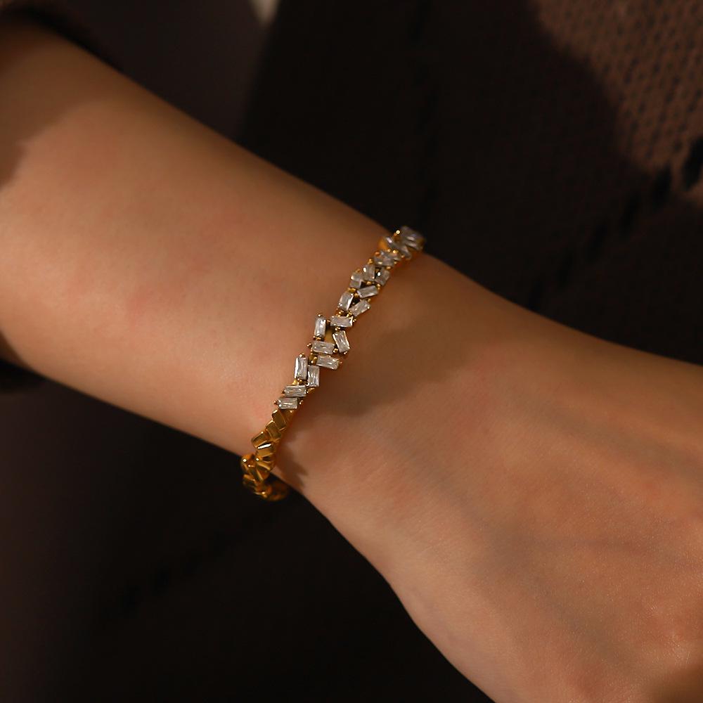 European & American Elegant Minimalist Zircon Open Bangle Bracelet - Non-Fading Women s Jewelry
European & American Elegant Minimalist Zircon Open Bangle Bracelet - Non-Fading Women s Jewelry