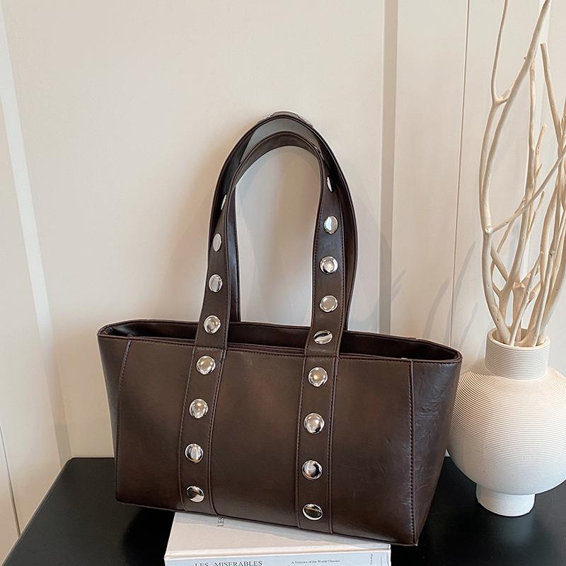 Модная сумка-тоут с заклепками Новая сумка для покупок большой вместимости Женская сумка Женская сумочка Ручная сумка На плечо Под мышкой кофейный