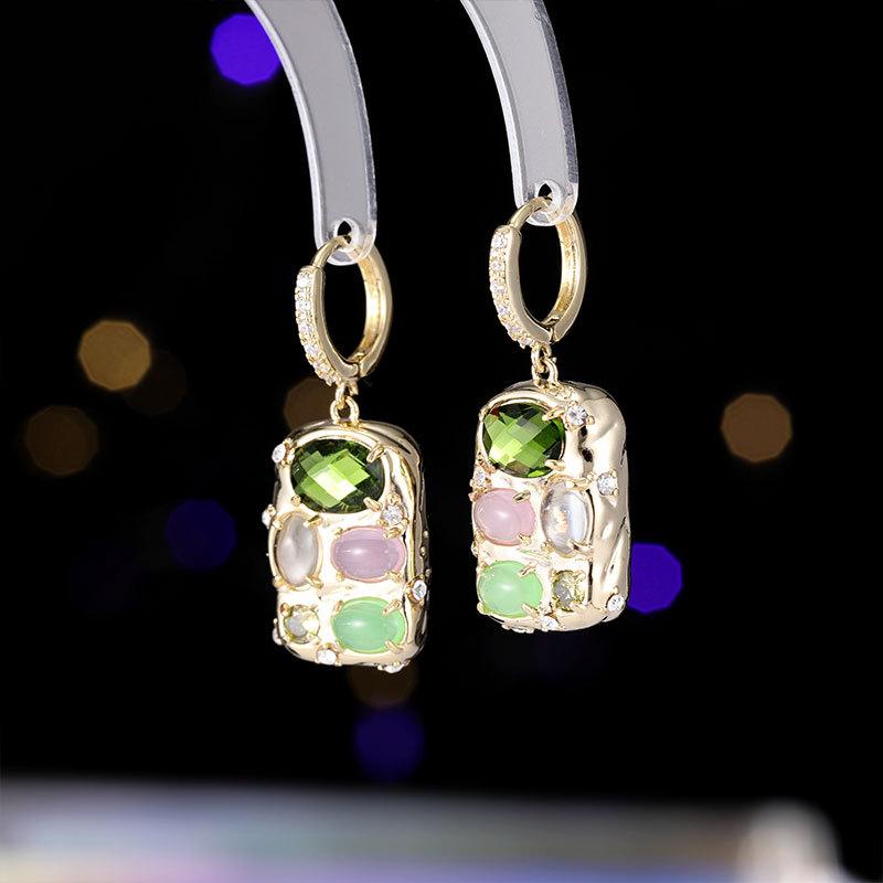 Women s Light Luxury Design Elegant Pendant Ear Buckle Fashionable And Versatile Niche Design Earrings Daily Accessories
Women s Light Luxury Design Elegant Pendant Ear Buckle Fashionable And Versatile Niche Design Earrings Daily Accessories