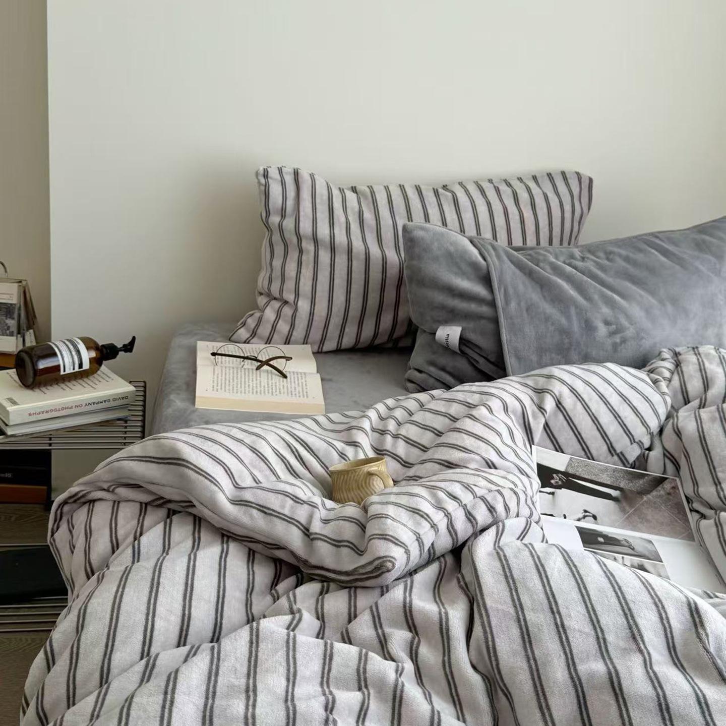 Thickened Milk Fleece Girl S Heart Simple Stripe Mix And Match Bed Four-Piece Coral Fleece Quilt Cover Bed Sheet 2 1.2m Bed3pc 150 * 200cm quilt core
Thickened Milk Fleece Girl S Heart Simple Stripe Mix And Match Bed Four-Piece Coral Fleece Quilt Cover Bed Sheet 2 1.2m Bed3pc 150 * 200cm quilt core