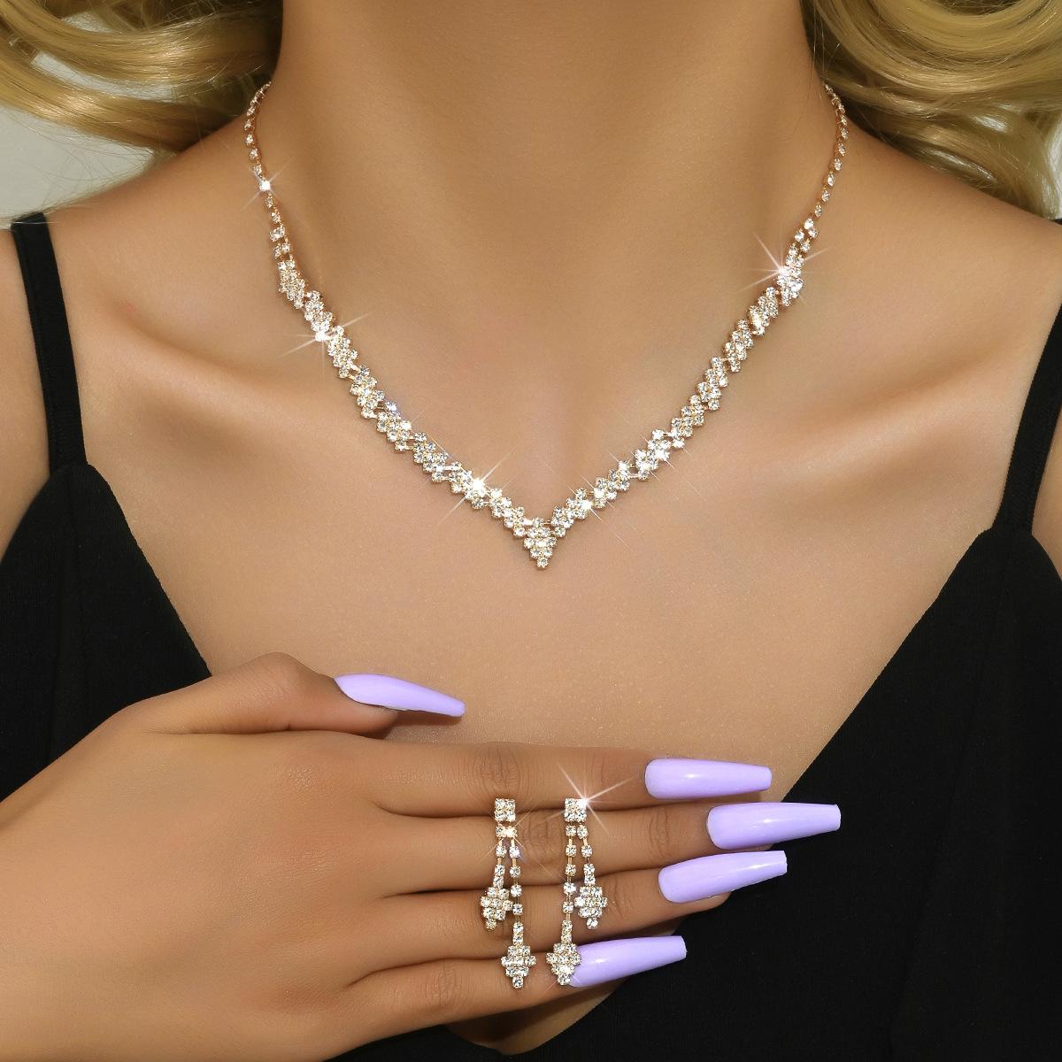 Французский Диаманте Серебряный Женский Набор Серьги и Ожерелье золотой
Французский Диаманте Серебряный Женский Набор Серьги и Ожерелье золотой