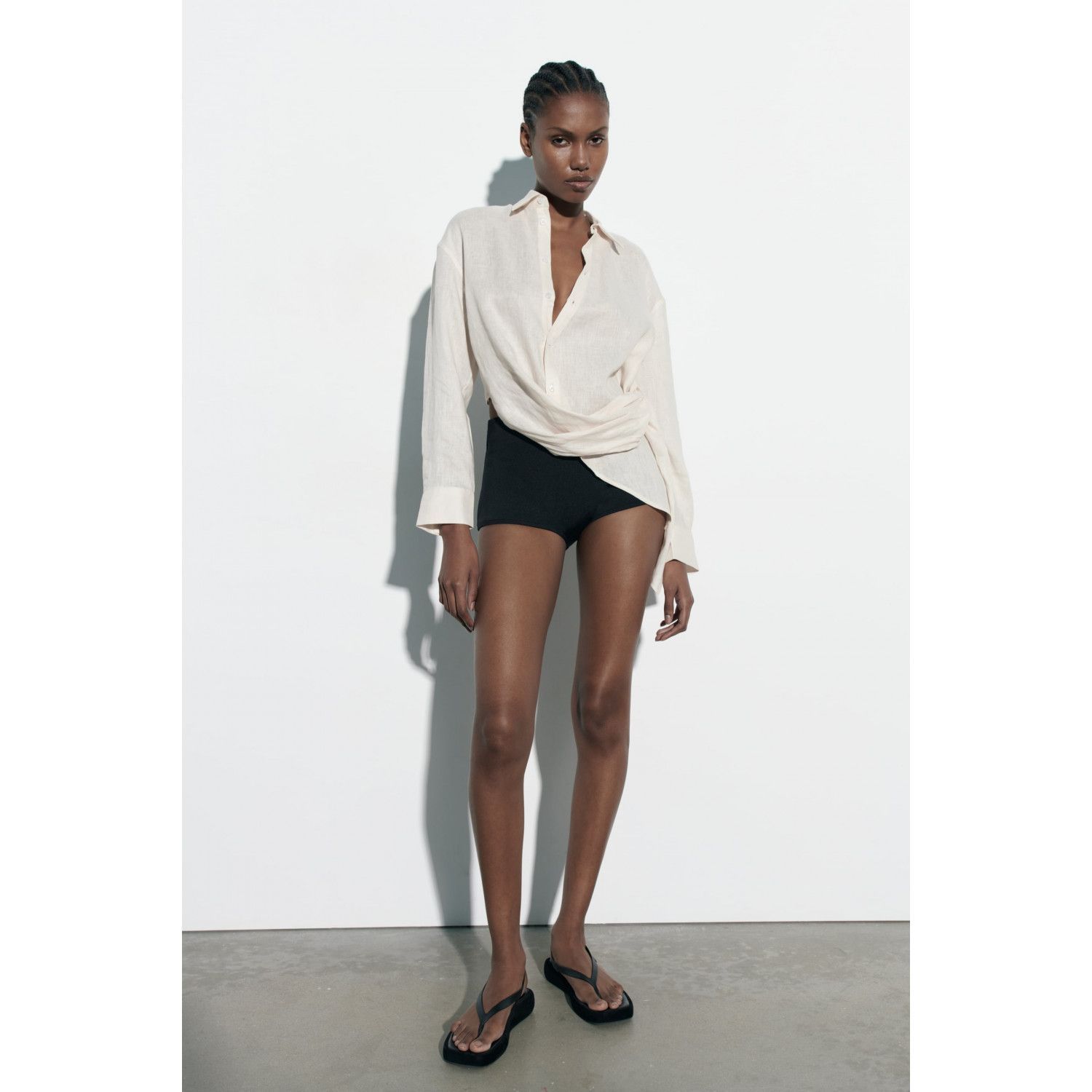 ASYMMETRIC LINEN SHIRT 
ASYMMETRIC LINEN SHIRT