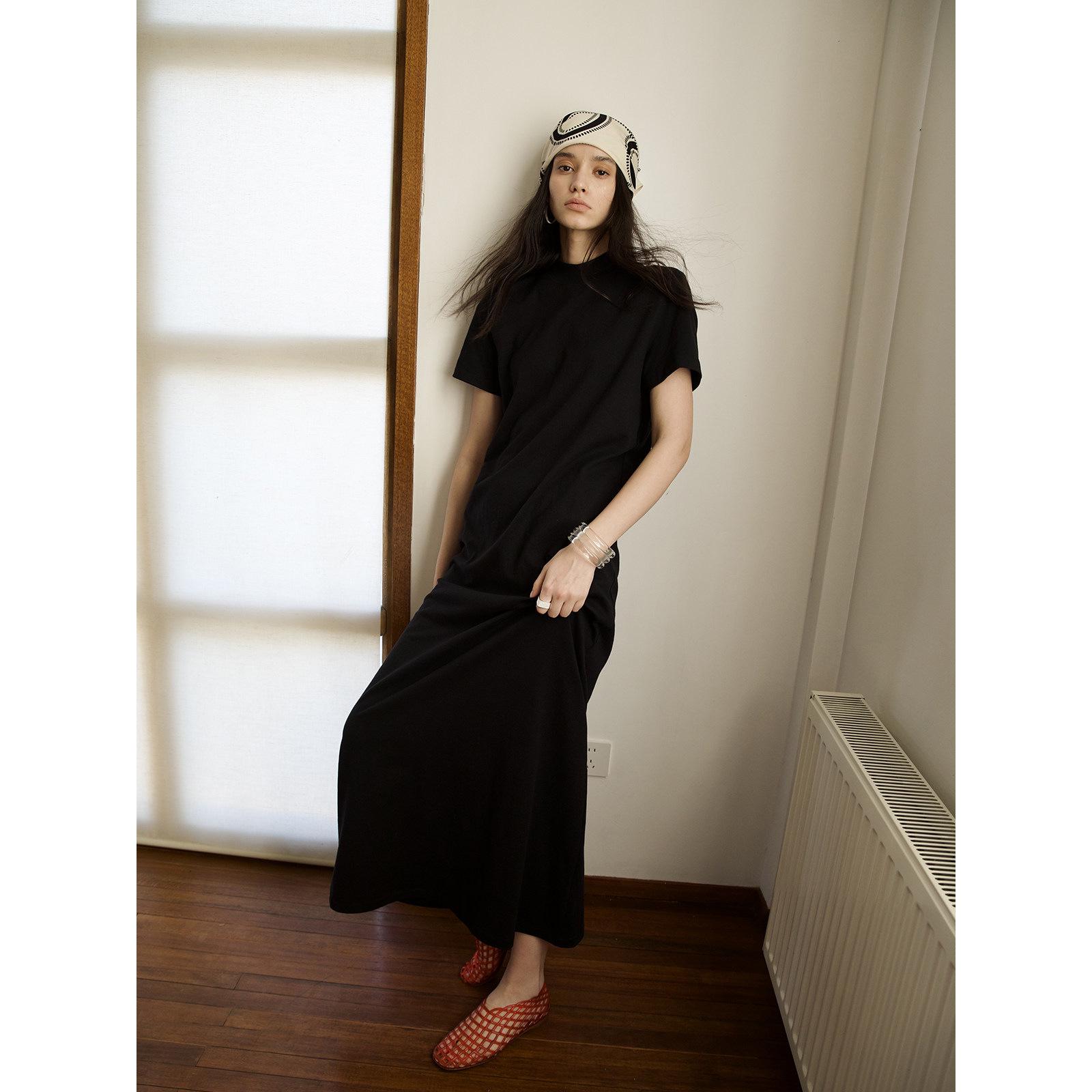 Maureen Molin Minimalist High Neck Loose Fit T-Shirt Dress with Short Sleeves 4XL чорний
Maureen Molin Minimalist High Neck Loose Fit T-Shirt Dress with Short Sleeves 4XL чорний