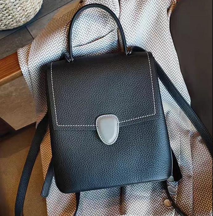 A New Type of Genuine Leather Women s Bag with a Top Layer of Cowhide and a Two-tone Color Backpack, a Simple and Casual Commuter Women s Bag 24x21x12CM чёрный
A New Type of Genuine Leather Women s Bag with a Top Layer of Cowhide and a Two-tone Color Backpack, a Simple and Casual Commuter Women s Bag 24x21x12CM чёрный
