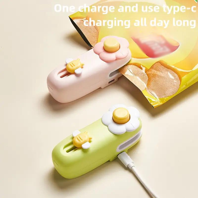1PCS Flower Shape Mini Sealing Machine Plastic Rechargable Heat Sealer Home 2 In 1 Snack Fruit Spices Bag Sealing Machine 1PCS синій
1PCS Flower Shape Mini Sealing Machine Plastic Rechargable Heat Sealer Home 2 In 1 Snack Fruit Spices Bag Sealing Machine 1PCS синій
