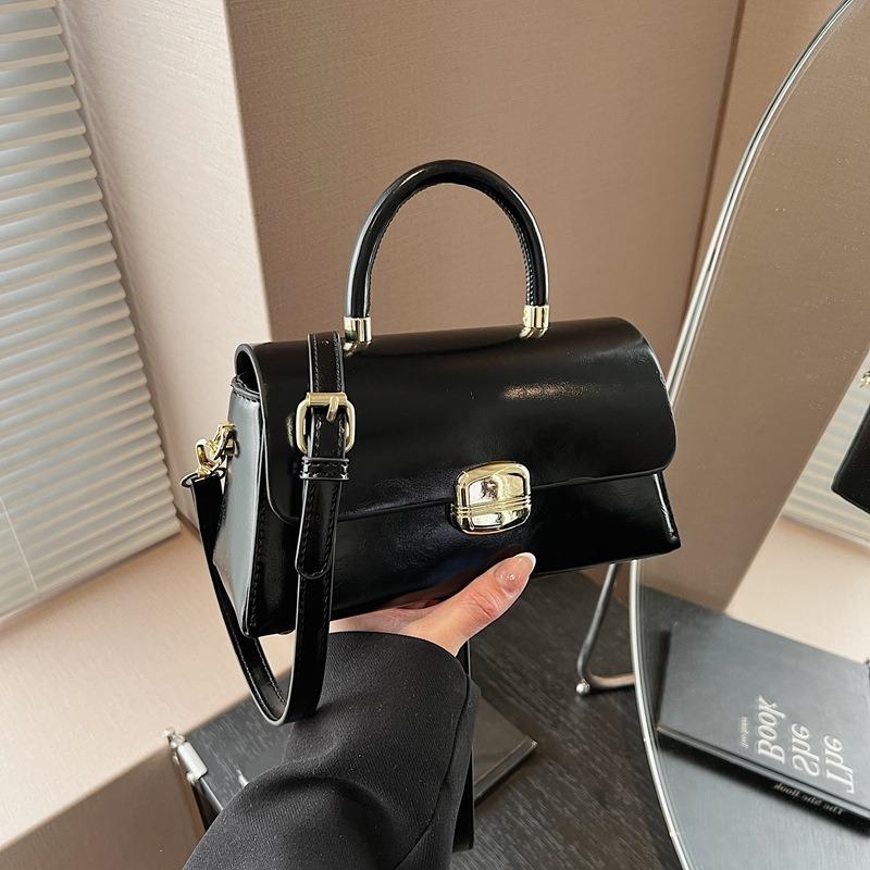 Popular bags women s summer versatile new trendy fashion messenger portable small bag small square bag чорний
Popular bags women s summer versatile new trendy fashion messenger portable small bag small square bag чорний