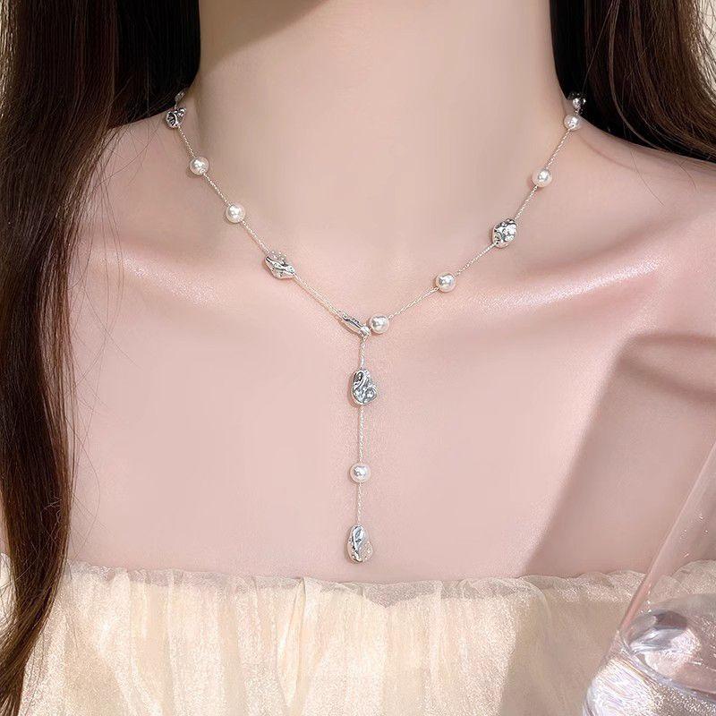 Light Luxury High-end Gypsy Pearl Necklace Female Fringed Collarbone Neck Chain Accessories
Light Luxury High-end Gypsy Pearl Necklace Female Fringed Collarbone Neck Chain Accessories