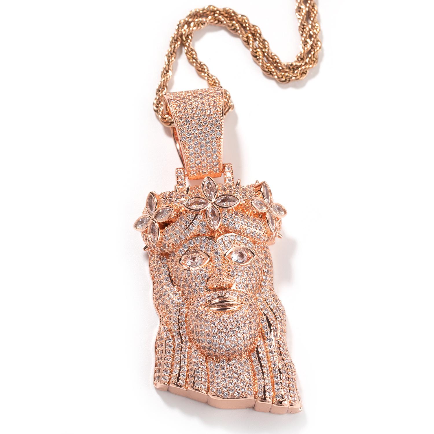 Classic retro four-leaf clover crown portrait pendant, trendy and versatile copper inlaid zircon high-end long necklace.
Classic retro four-leaf clover crown portrait pendant, trendy and versatile copper inlaid zircon high-end long necklace.