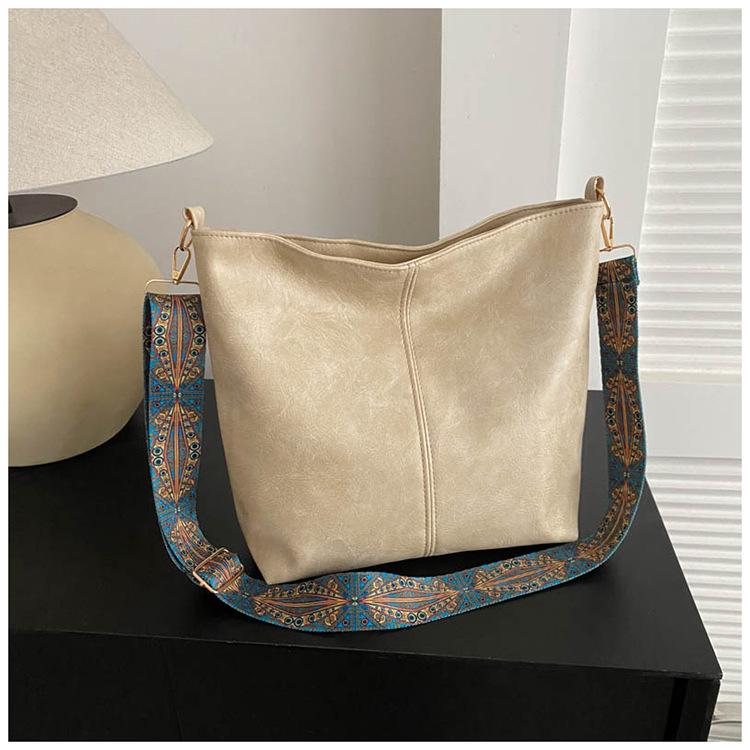 Большая вместительная сумка женская 2025 осень и зима новая ретро широкополосная сумка через плечо сумка-мессенджер премиум текстуры сумка-ведро