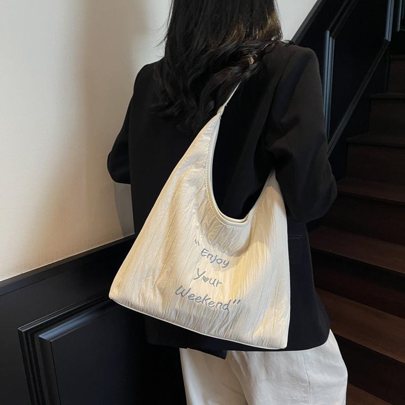 Summer large-capacity embroidered canvas bag, women s shoulder bag, loose and trendy portable tote bag. рожевий
Summer large-capacity embroidered canvas bag, women s shoulder bag, loose and trendy portable tote bag. рожевий