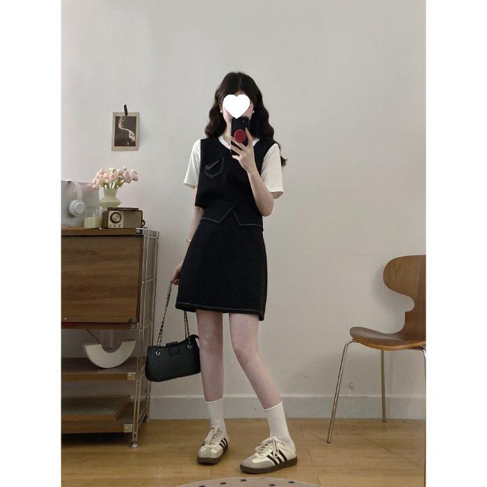 Chic Summer 2026 Women s Age-Defying Two-Piece Set: Stylish Fake Layered T-Shirt and Skirt Combo M
Chic Summer 2026 Women s Age-Defying Two-Piece Set: Stylish Fake Layered T-Shirt and Skirt Combo M