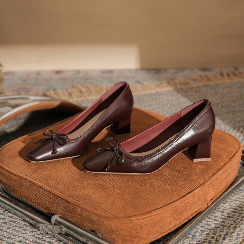 Fashion bow versatile thick heel small square head women s single shoes new light mouth temperament high heel single shoes 40
Fashion bow versatile thick heel small square head women s single shoes new light mouth temperament high heel single shoes 40