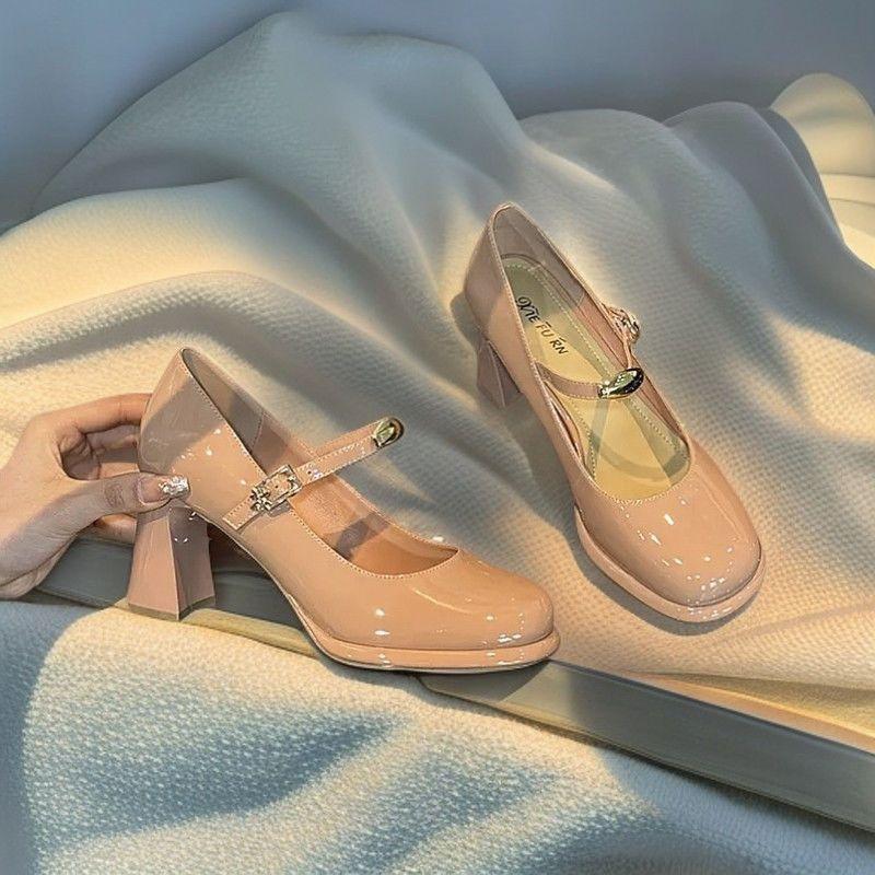 Spring and autumn new round head thick heel buckle fashionable Mary Jane shallow mouth single shoes women s new models 35 чорний
Spring and autumn new round head thick heel buckle fashionable Mary Jane shallow mouth single shoes women s new models 35 чорний