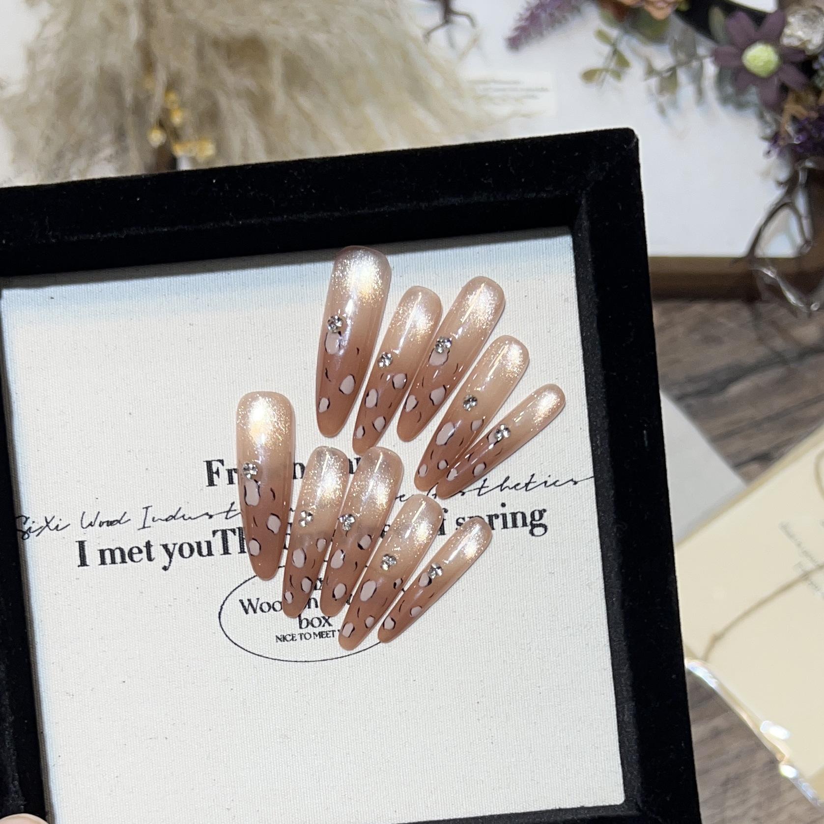 Wearing Armor with Long High-end Style, Light-chasing Cat Eyes, Autumn and Winter Style, Temperament, Leopard Print, French Brown Manicure, Removable extra small XS
Wearing Armor with Long High-end Style, Light-chasing Cat Eyes, Autumn and Winter Style, Temperament, Leopard Print, French Brown Manicure, Removable extra small XS