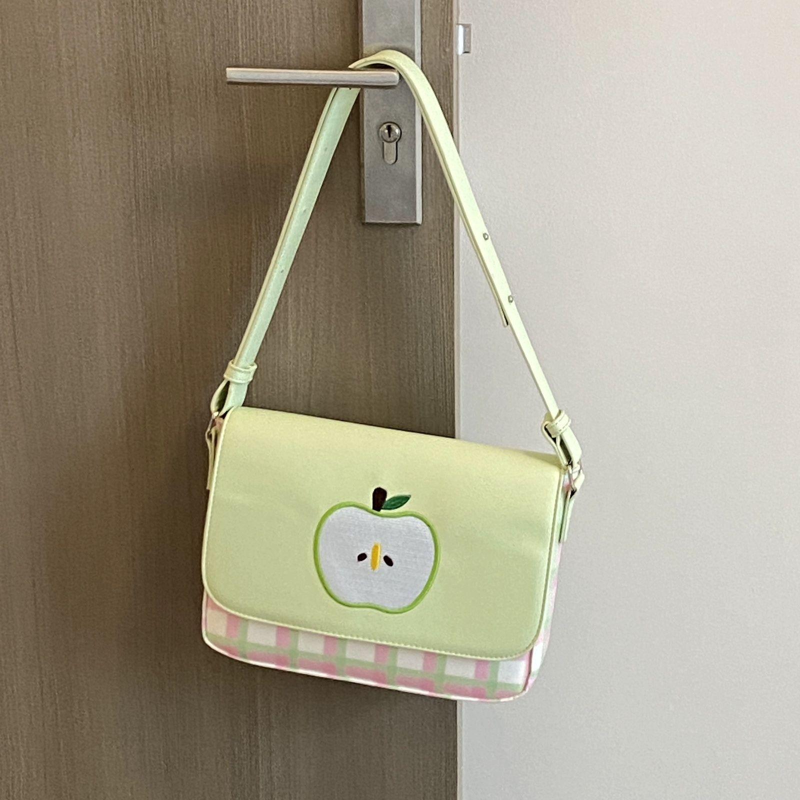 Japanese Style Cute Red Apple Plaid Shoulder Bag Women Premium Contrast Color Leather Crossbody Bag Ladies Sweet Vintage Handbag світло-зелений колір
Japanese Style Cute Red Apple Plaid Shoulder Bag Women Premium Contrast Color Leather Crossbody Bag Ladies Sweet Vintage Handbag світло-зелений колір