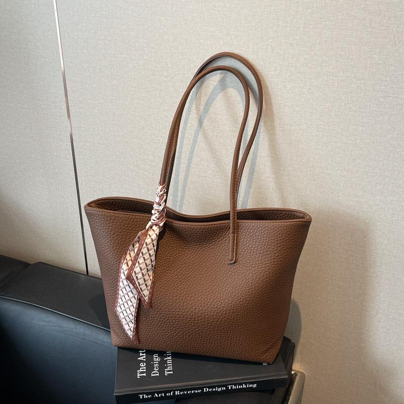 Large-capacity bag women s new spring and summer simple student class shoulder bag work leisure tote bag темно-коричневого
Large-capacity bag women s new spring and summer simple student class shoulder bag work leisure tote bag темно-коричневого